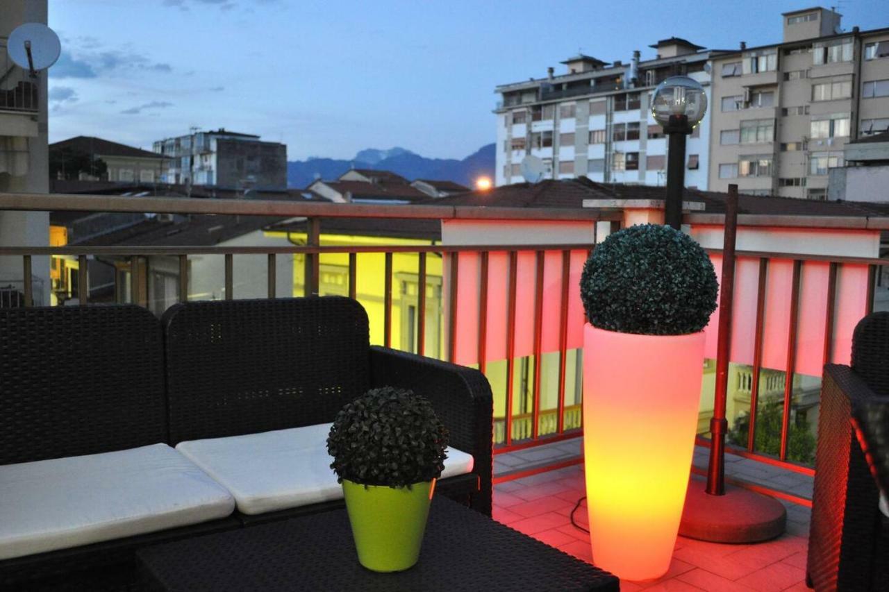 Altido Apt For 8 With Huge Terrace In Old Town Of Viareggio Exterior foto
